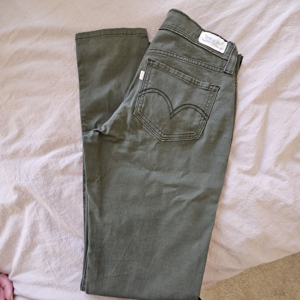 Levi jeans 524 skinny size 7